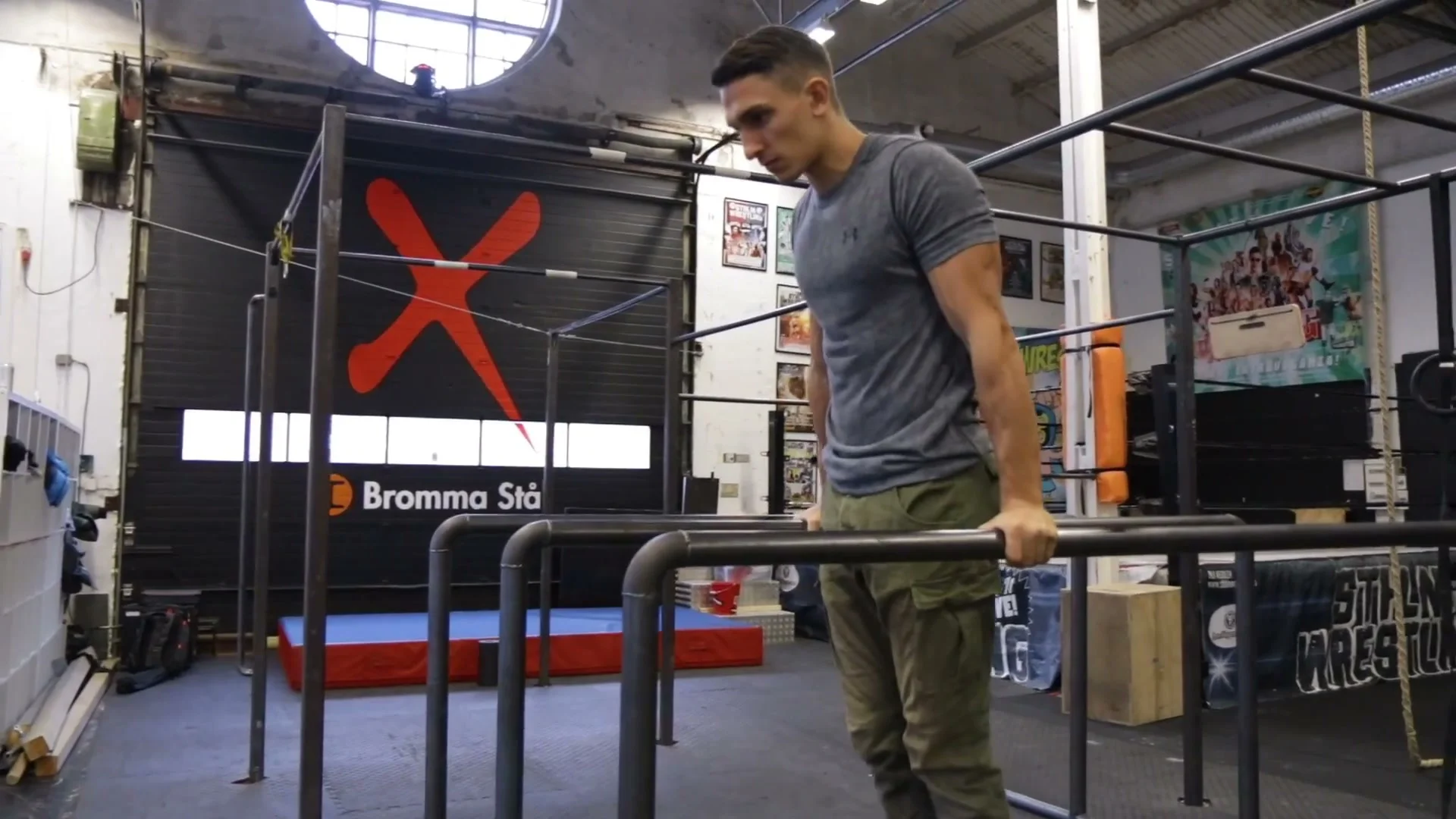 Parallel bar dips demonstrating chest, shoulder, and triceps strength for calisthenics freestyle prerequisites