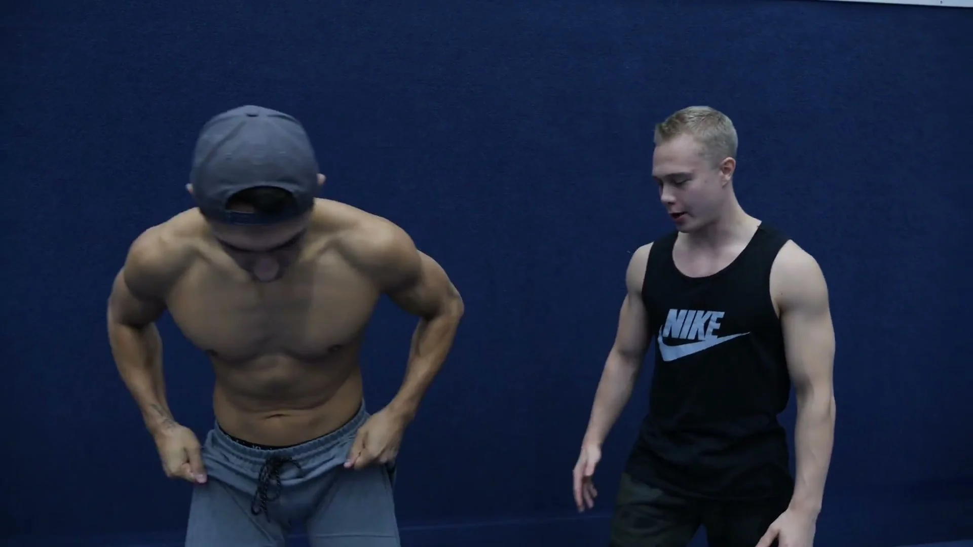 Bridge exercise for hollowback training: body in floor bridge position, head pushing through shoulders, legs extended for hollowback-specific loading